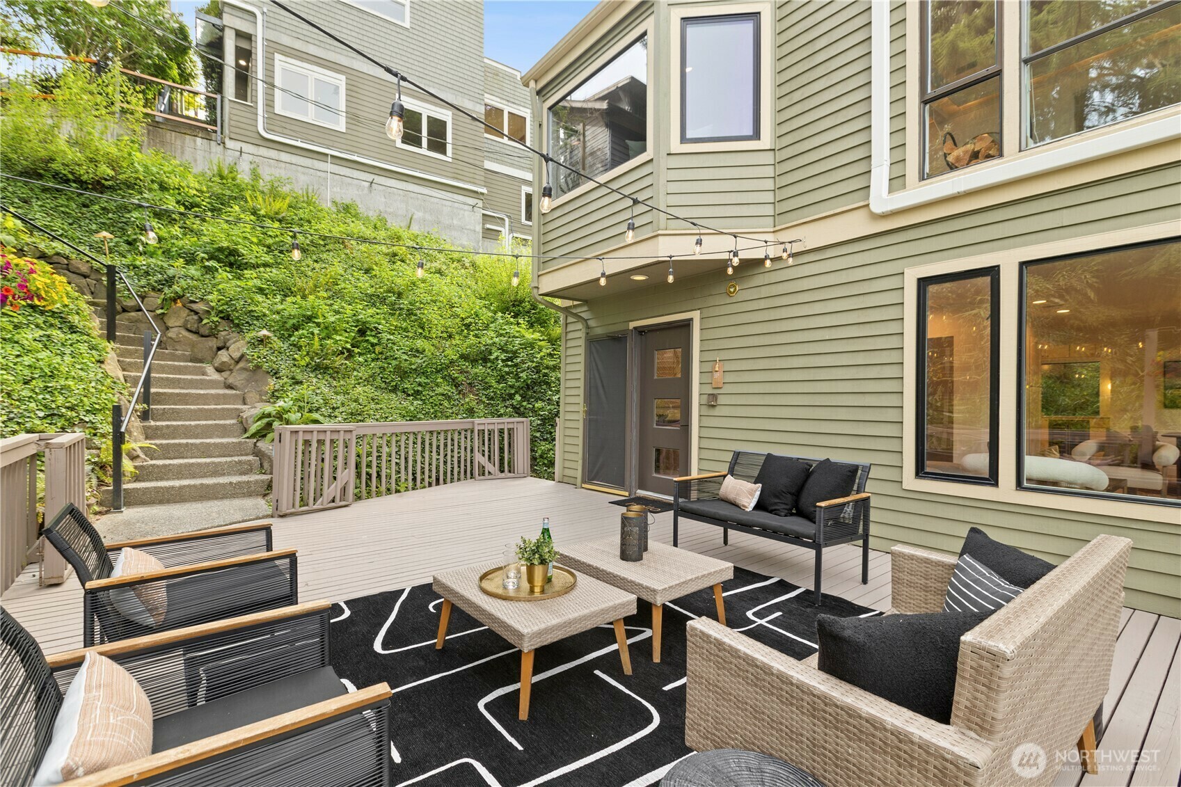 Property Photo: 2114 Walnut Avenue SW WA 98116