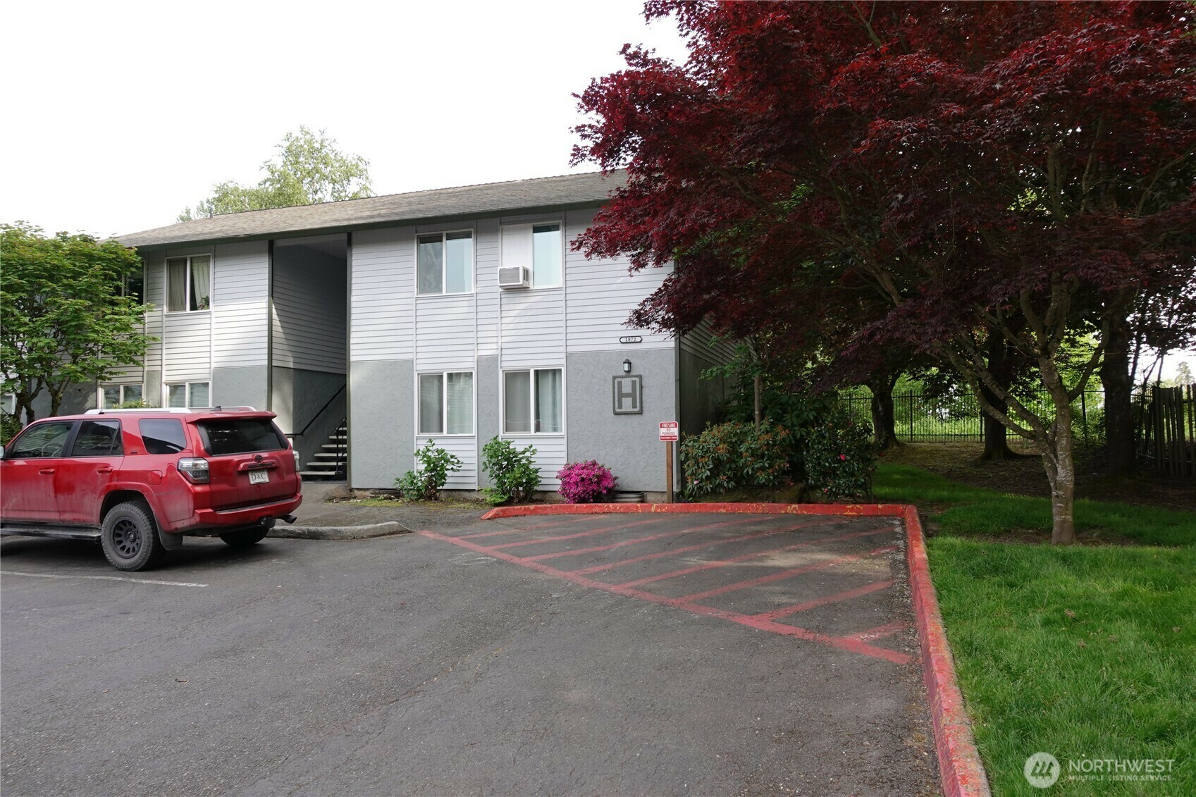 1872  Central Place S H-75  Kent WA 98030 photo