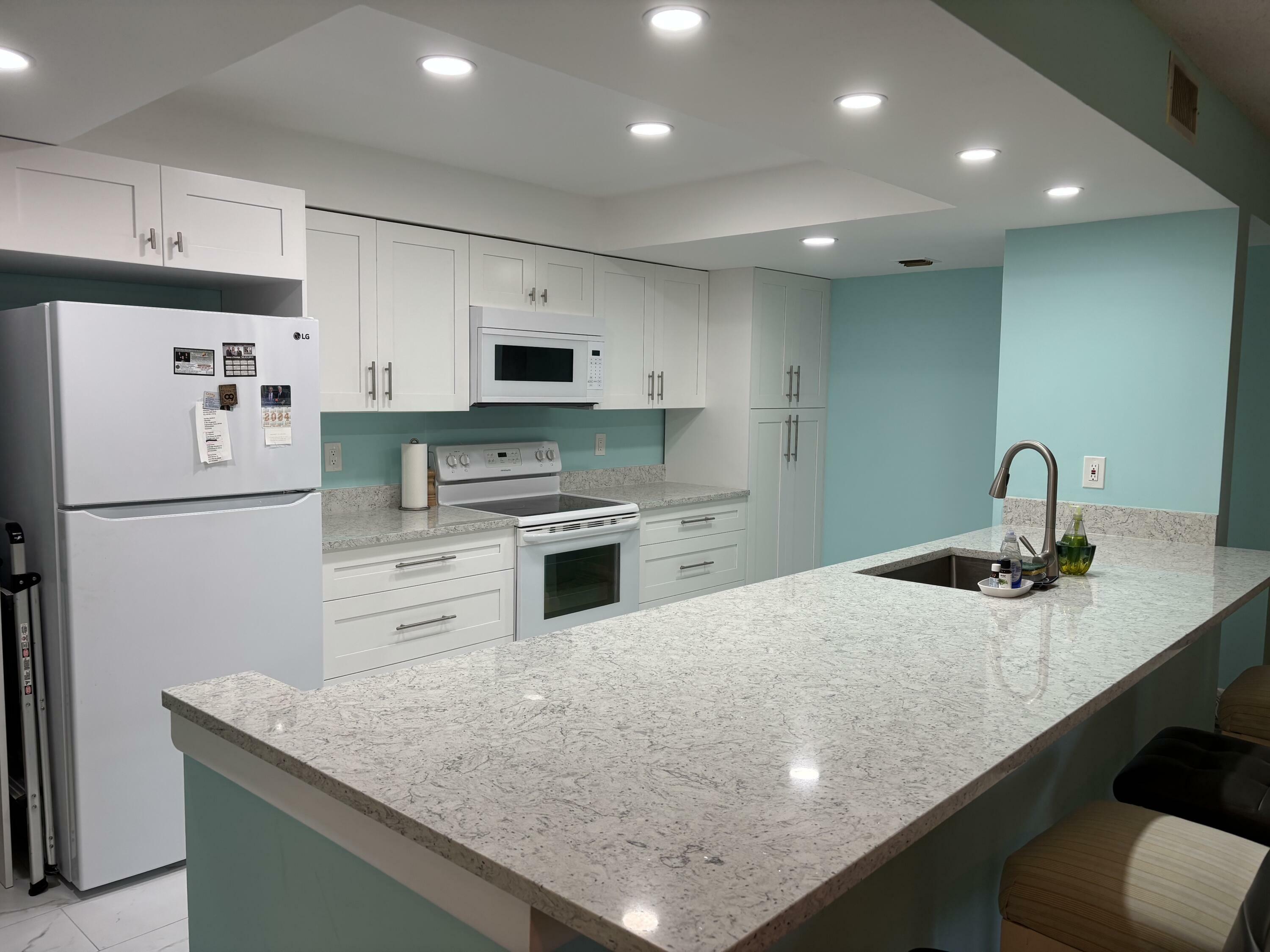 Property Photo: 825 Egret Circle 205 FL 33444