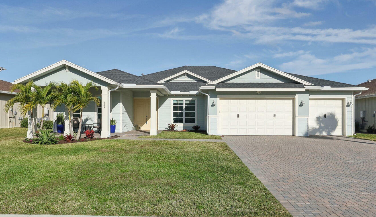 Property Photo: 822 Hookline Circle FL 33470