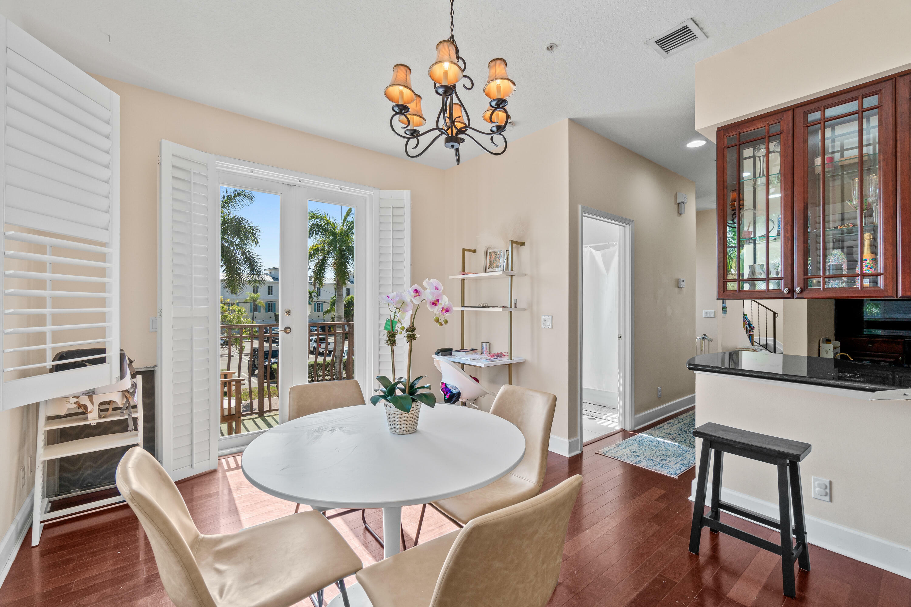 Property Photo: 72 SE 6th Avenue L FL 33483