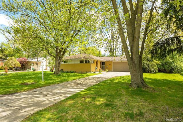 29546 Fall River Road  Southfield MI 48076 photo