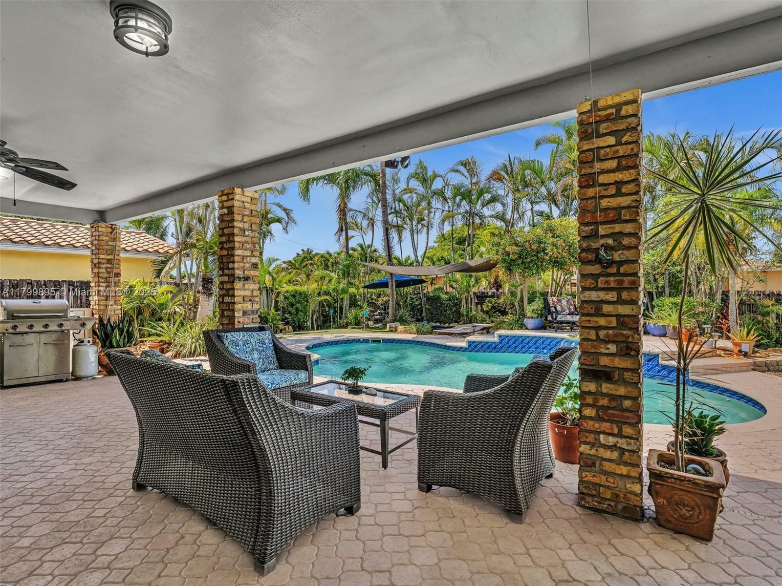 Property Photo:  5119 Hayes St  FL 33021 