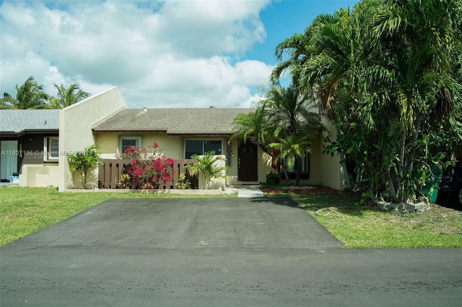 11906 SW 123rd Pl  Miami FL 33186 photo