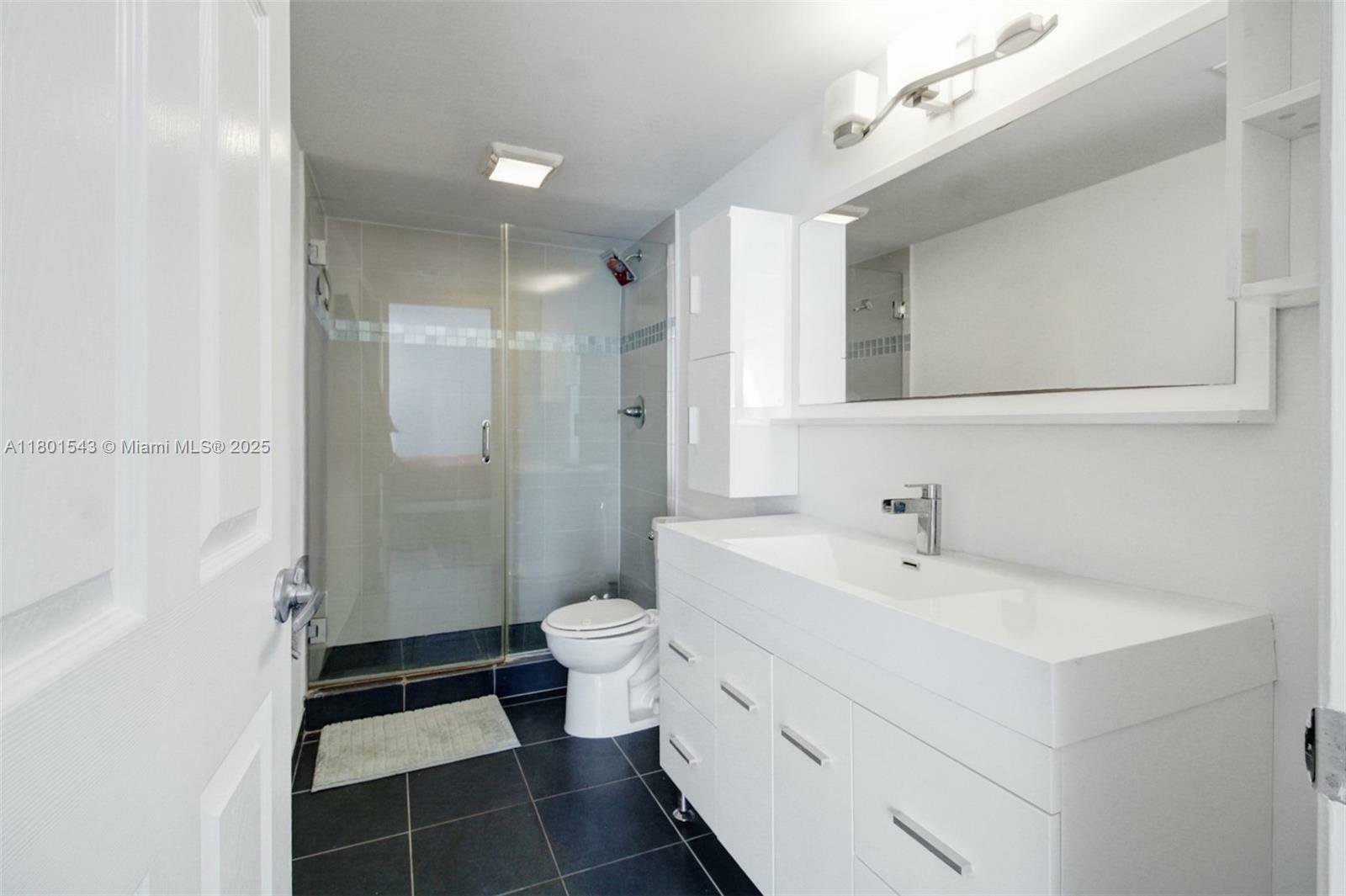 Property Photo: 3401 N Country Club Dr 614 FL 33180
