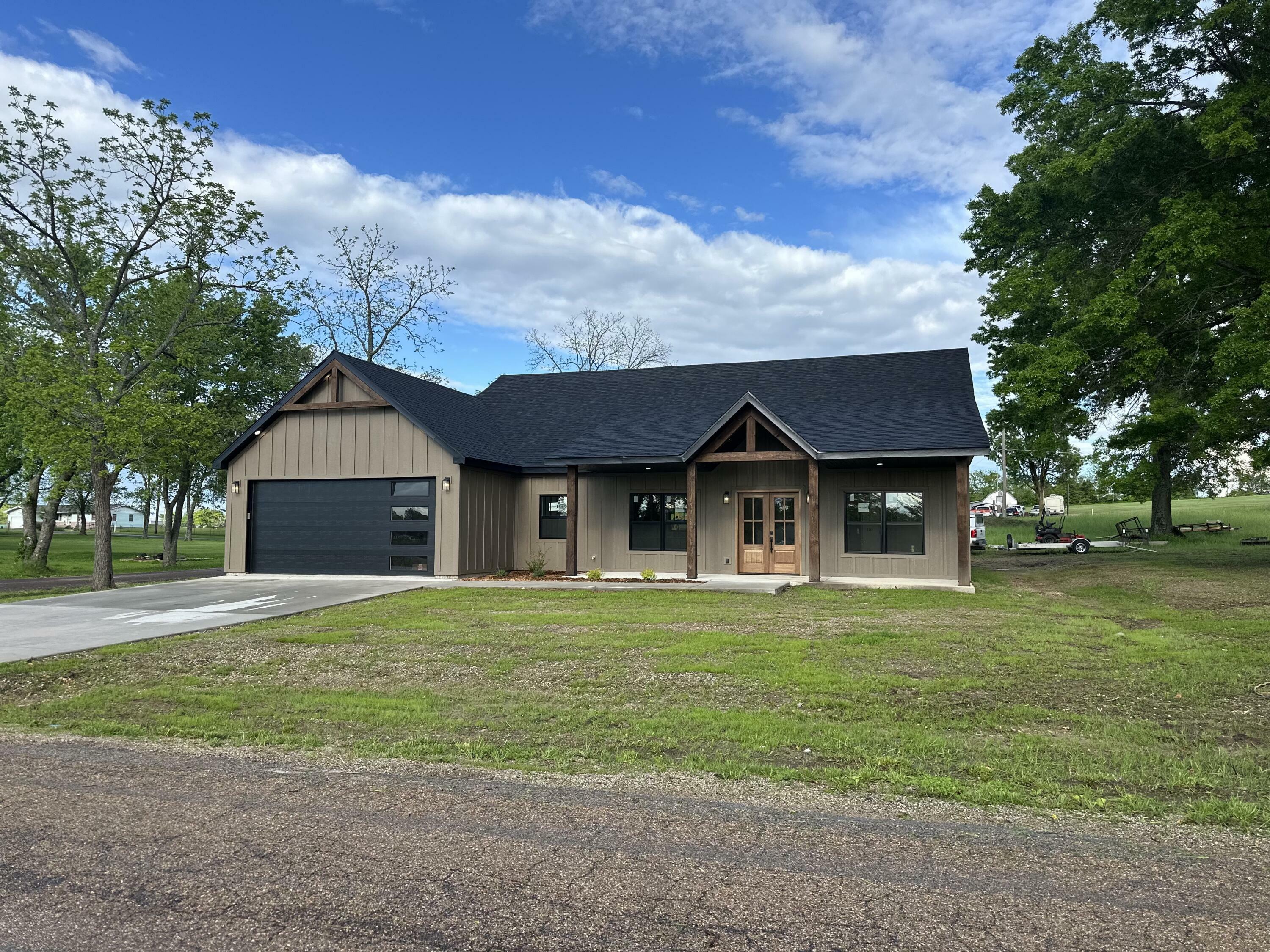 Property Photo: 1988 Morris Road MO 65711