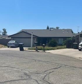 Property Photo: 1607 S Sowell Court CA 93277