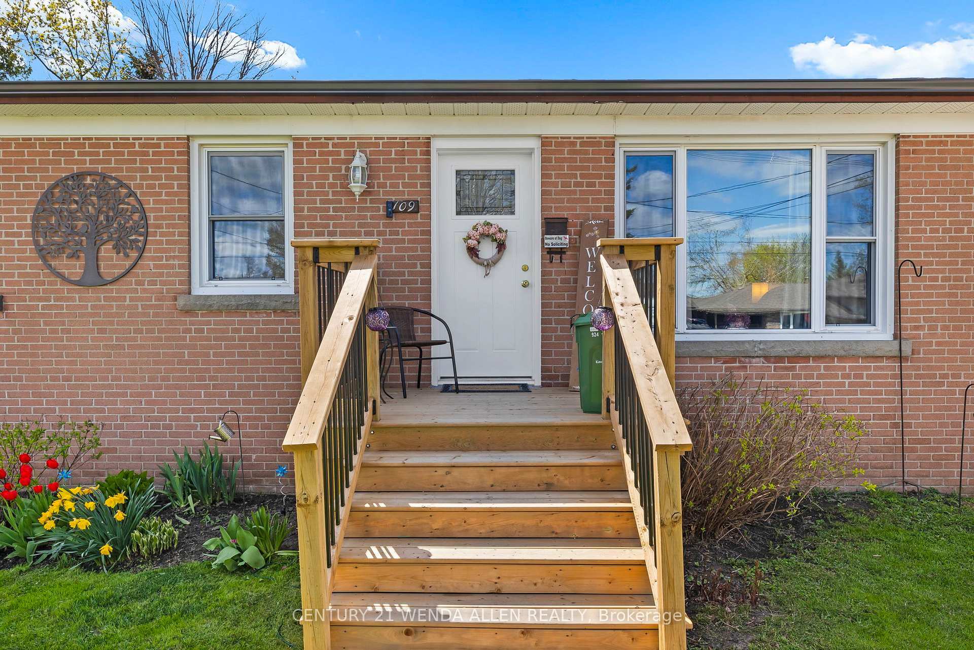 Property Photo: 109 Adelaide Street N ON K9V 4L8