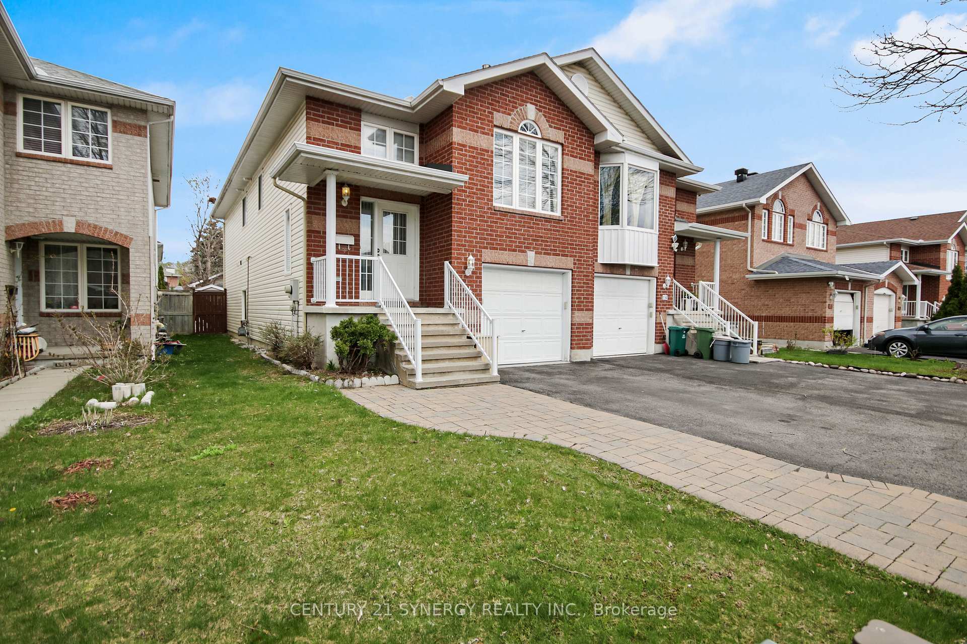 Property Photo: 14 Splinter Crescent ON K2B 1B2