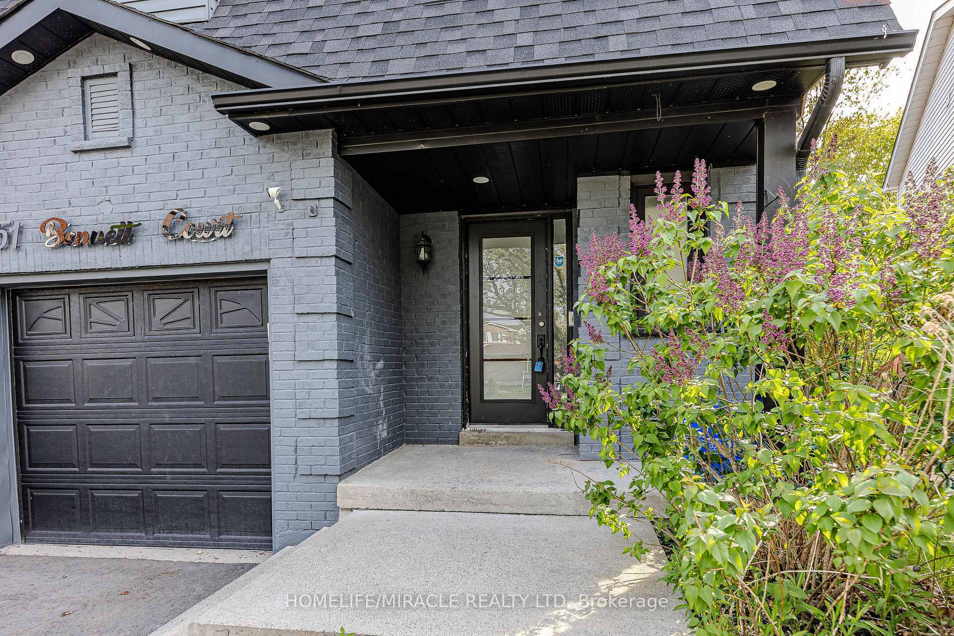 Property Photo: 851 Bennett Court ON L1K 1V3
