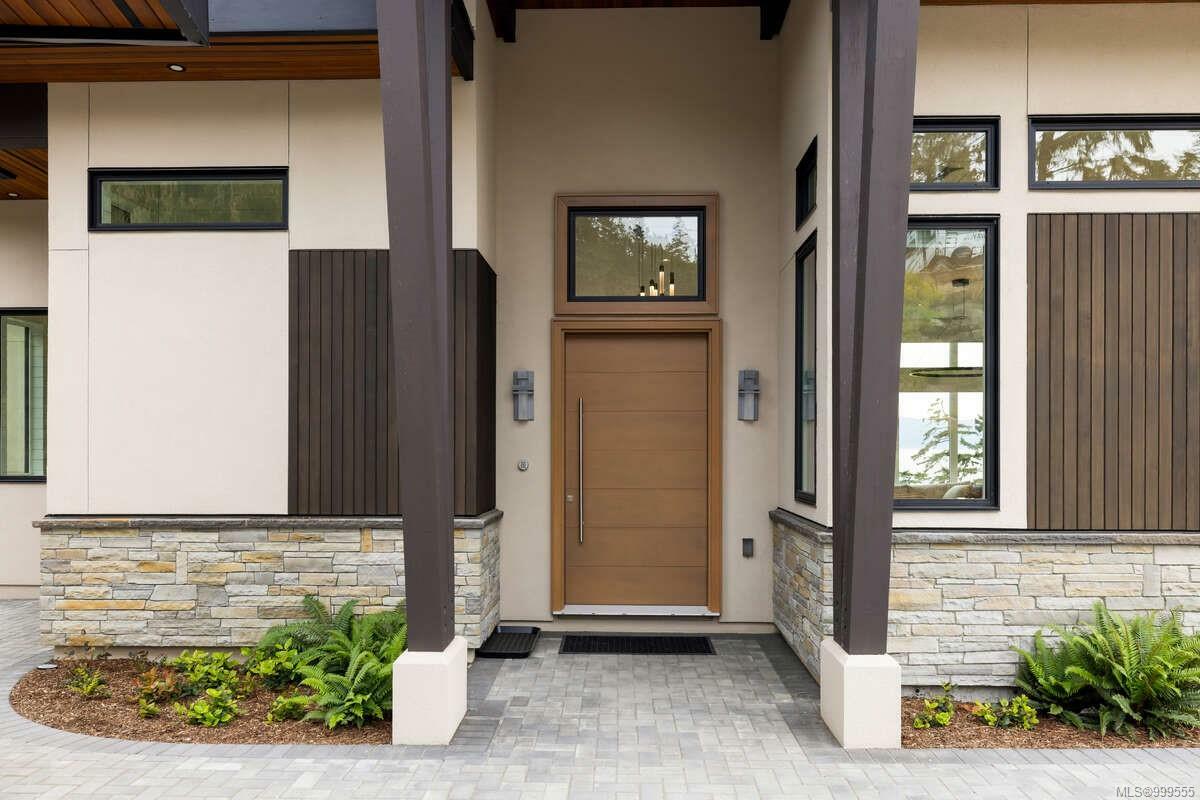 Property Photo: 7510 Ocean Park Pl BC V9Z 1L8