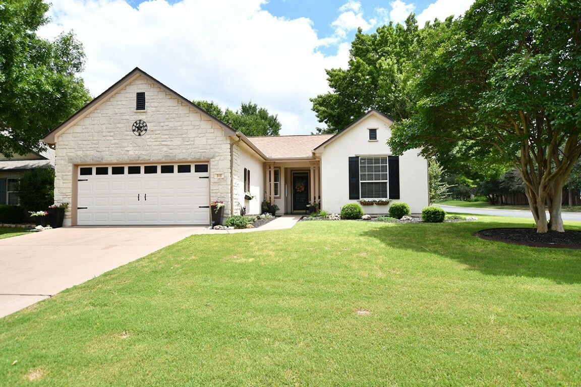 Property Photo: 101 Scurry Pass TX 78633