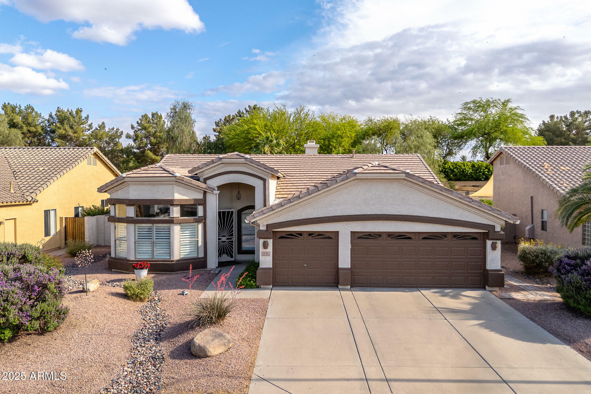 Property Photo: 835 W Beechnut Drive AZ 85248
