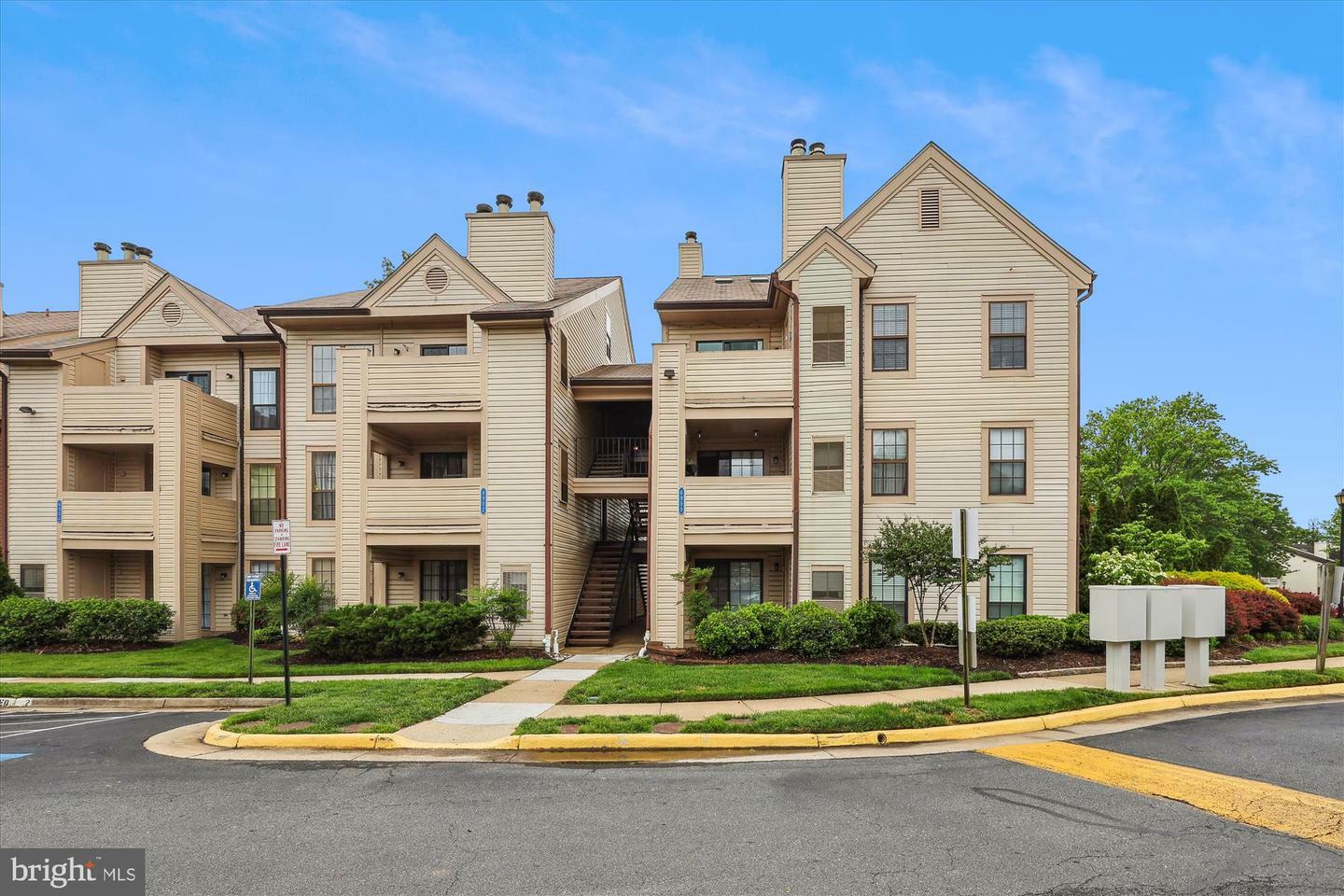 Property Photo: 6902 Mary Caroline Circle K 6902K VA 22310