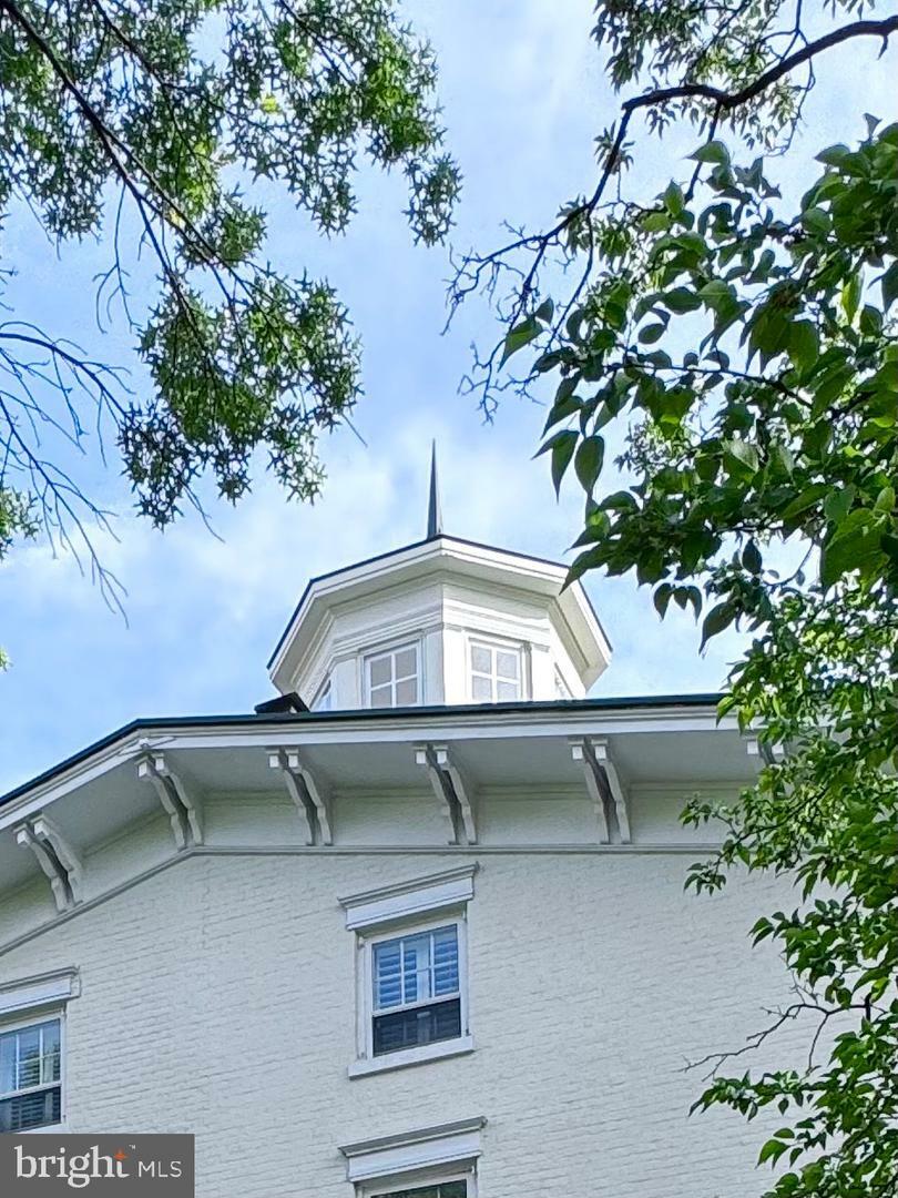 Property Photo: 300 S Columbus Street VA 22314