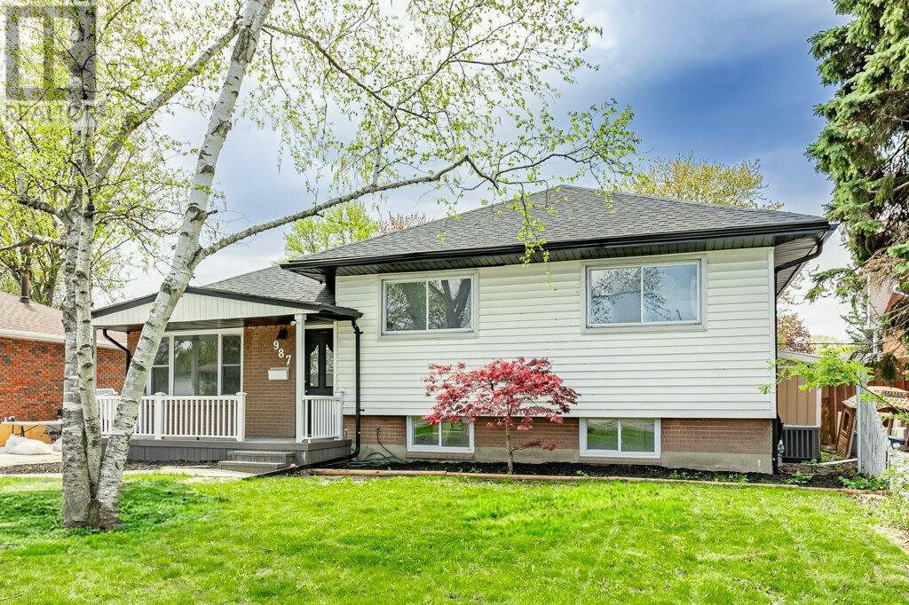 Photo de la propriété:  987 Devine Street  ON N7S 1A9 