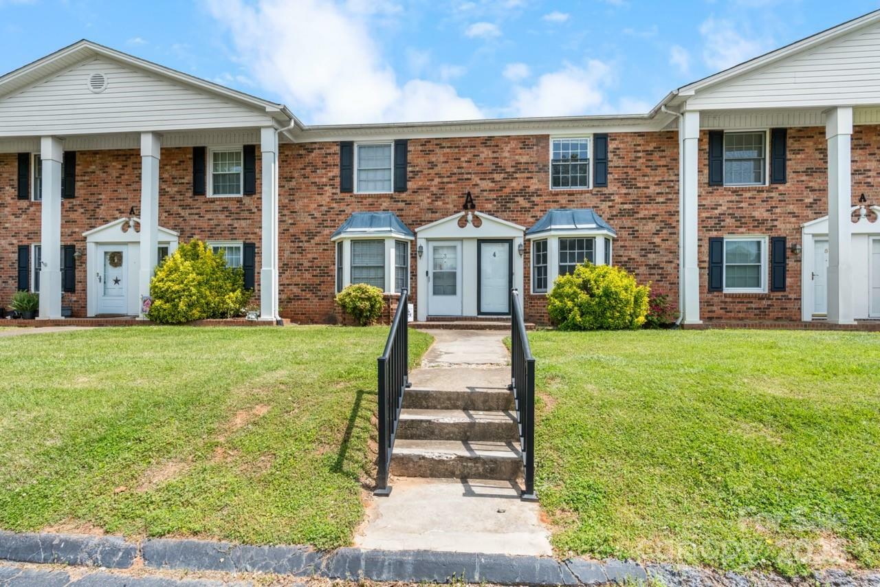 Property Photo:  160 17th Street Place NW  NC 28601 