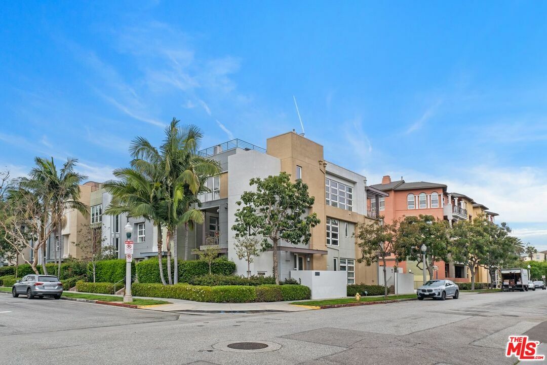 Property Photo: 6099 S Seabluff Dr CA 90094