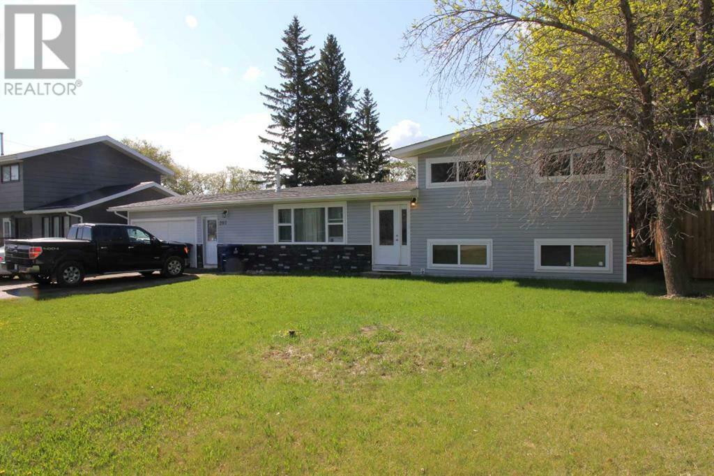 Property Photo:  207 5 Avenue West  SK S0M 1M0 