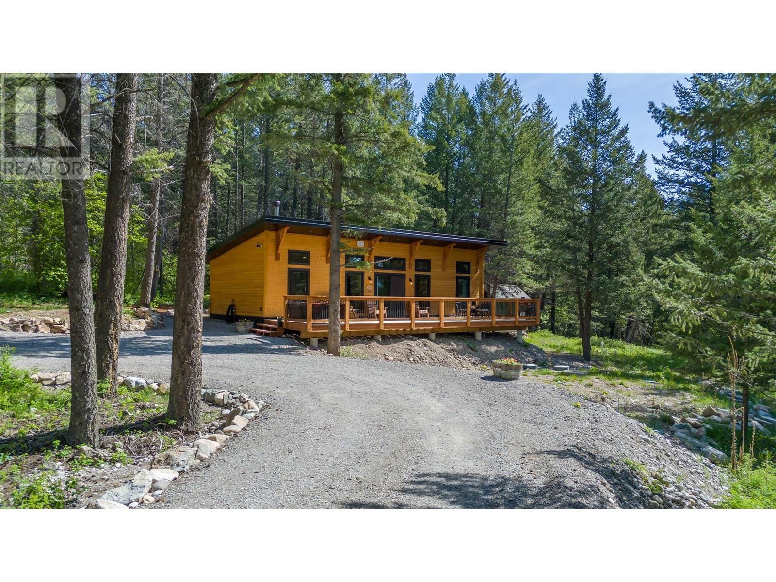 8796 North Hirtz Street  Elko BC V0B 1T3 photo