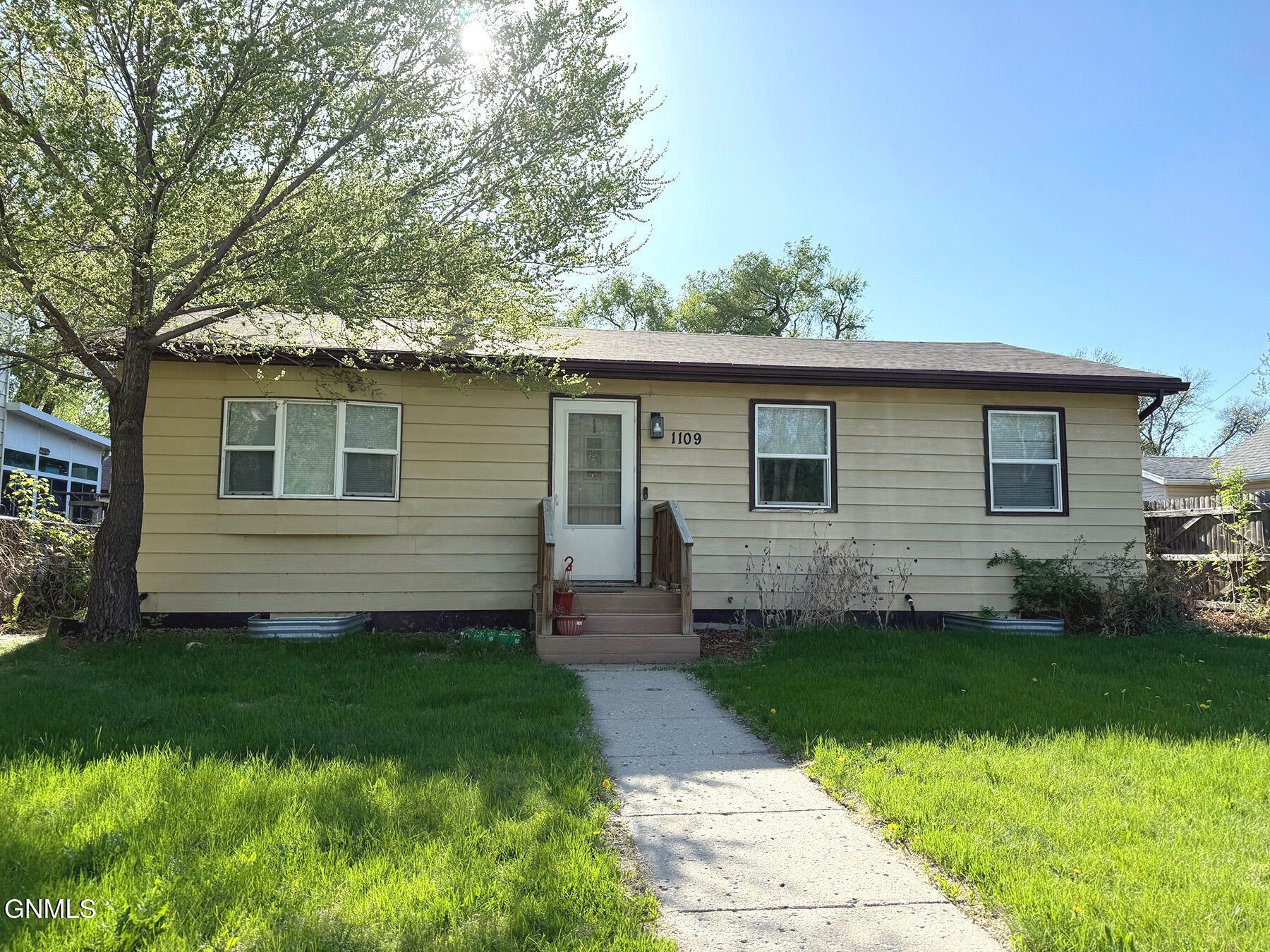 1109 1st Avenue N  Jamestown ND 58401 photo
