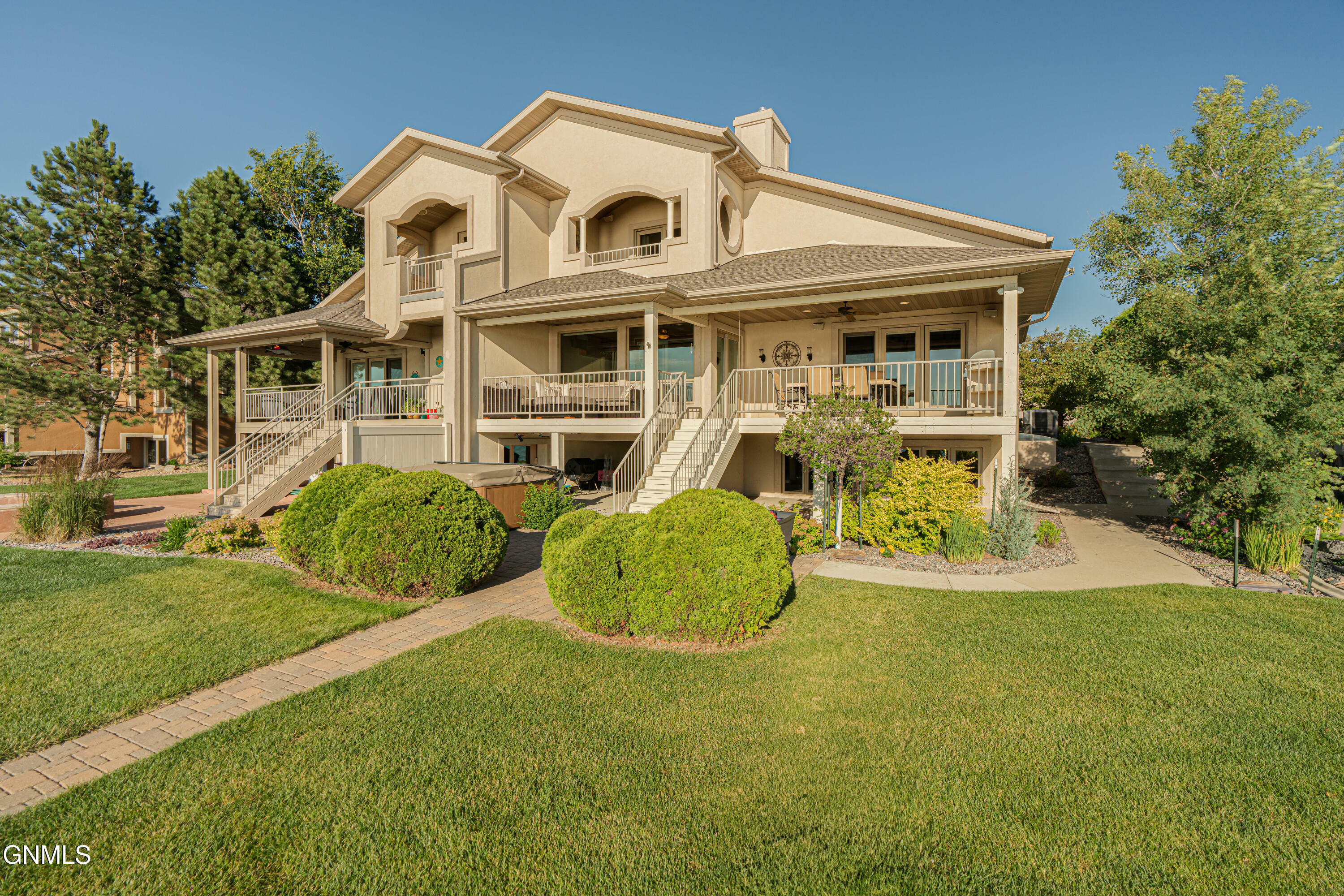 Property Photo: 932 Southport Loop ND 58504