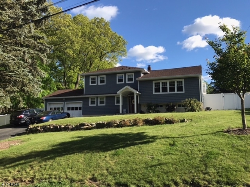 Property Photo: 10 Crestview Ct E NJ 07950