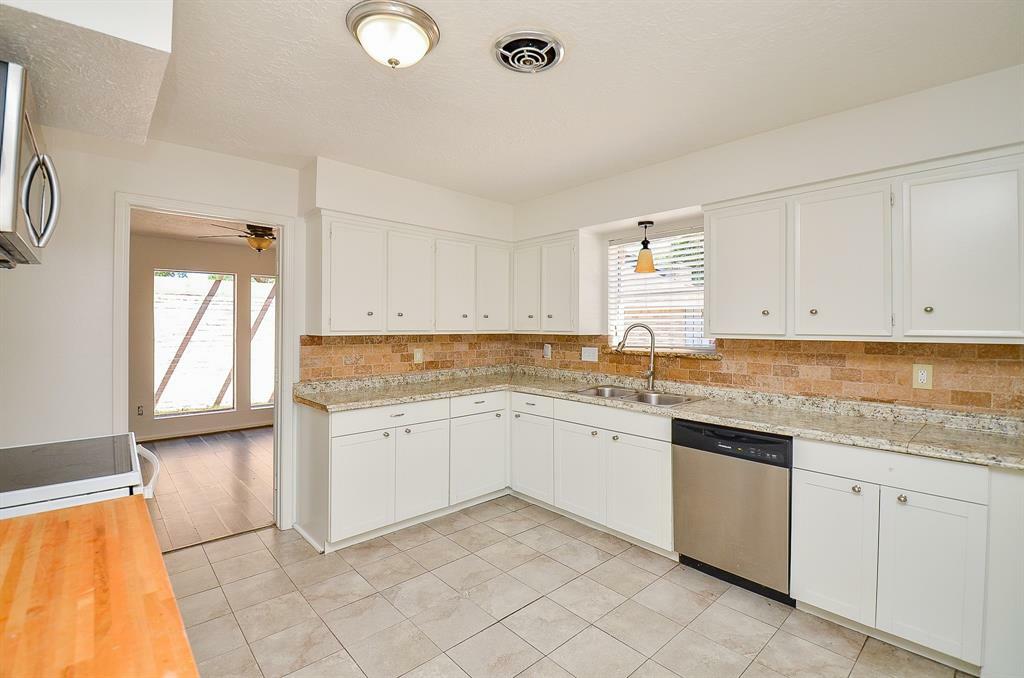 Property Photo: 4802 Pine Cliff Drive TX 77084