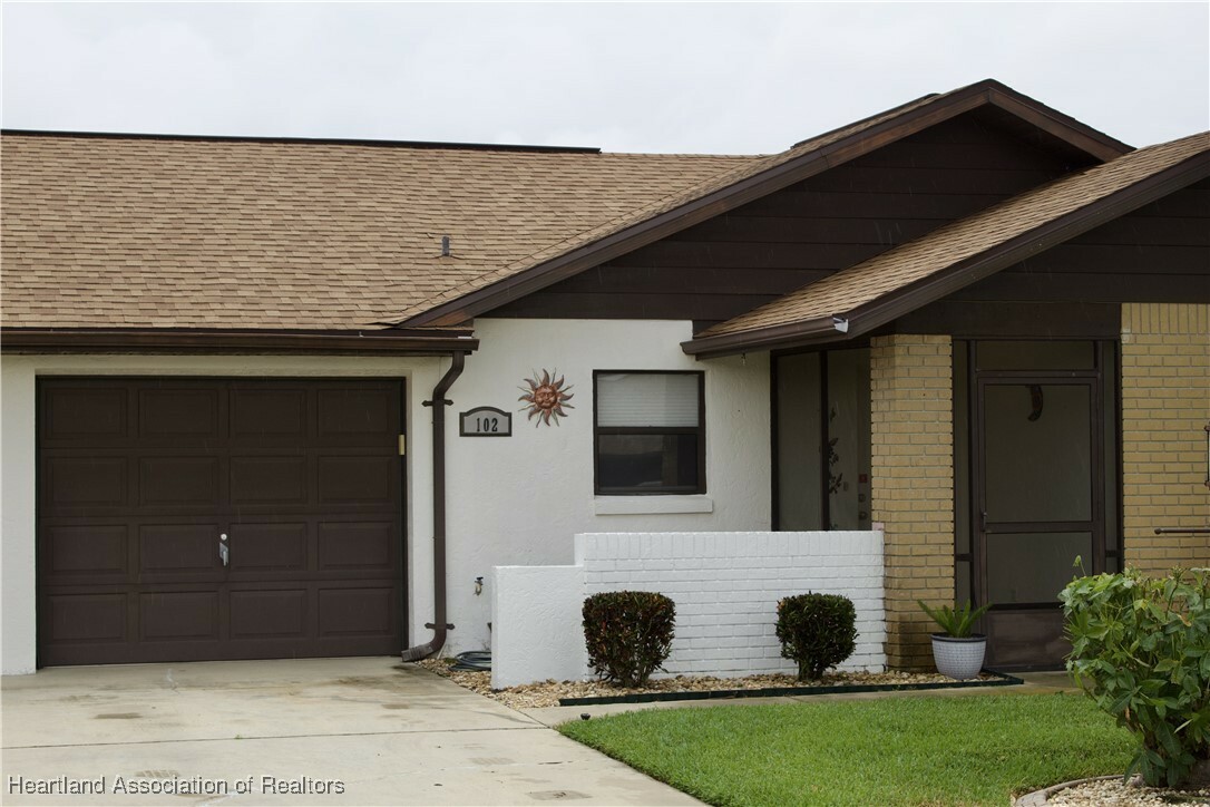 Property Photo: 102 Oak Grove Street FL 33852