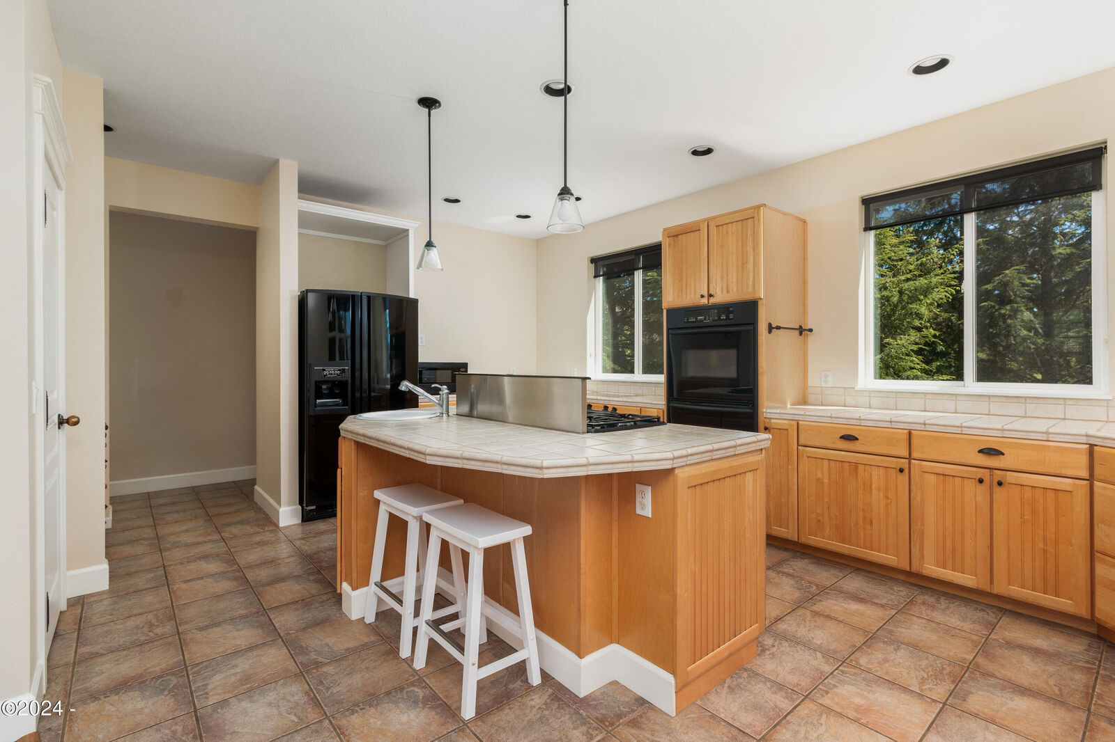 Property Photo:  1175 NE Lakewood Drive  OR 97365