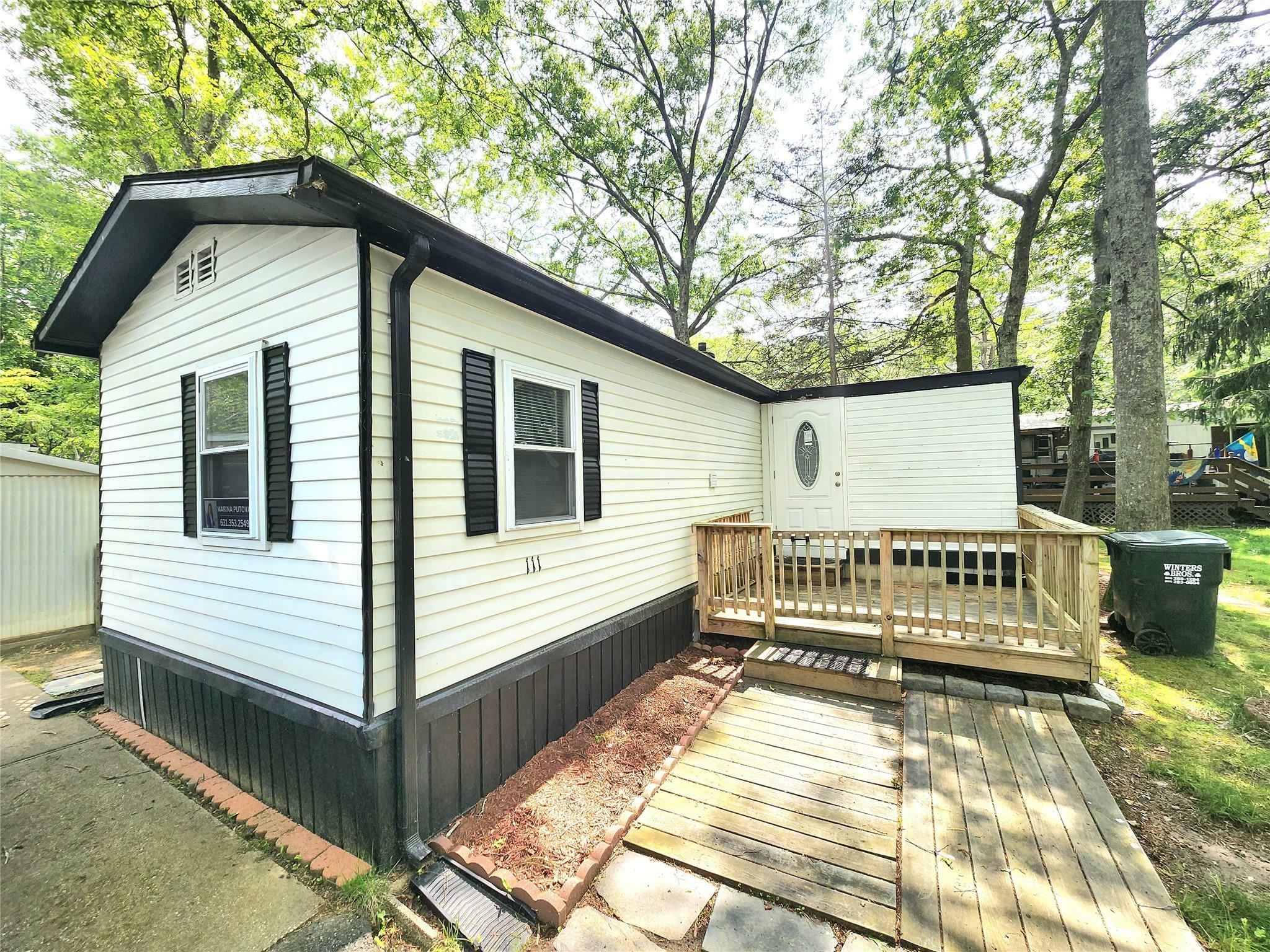 Property Photo:  525 Riverleigh Avenue 111  NY 11901 