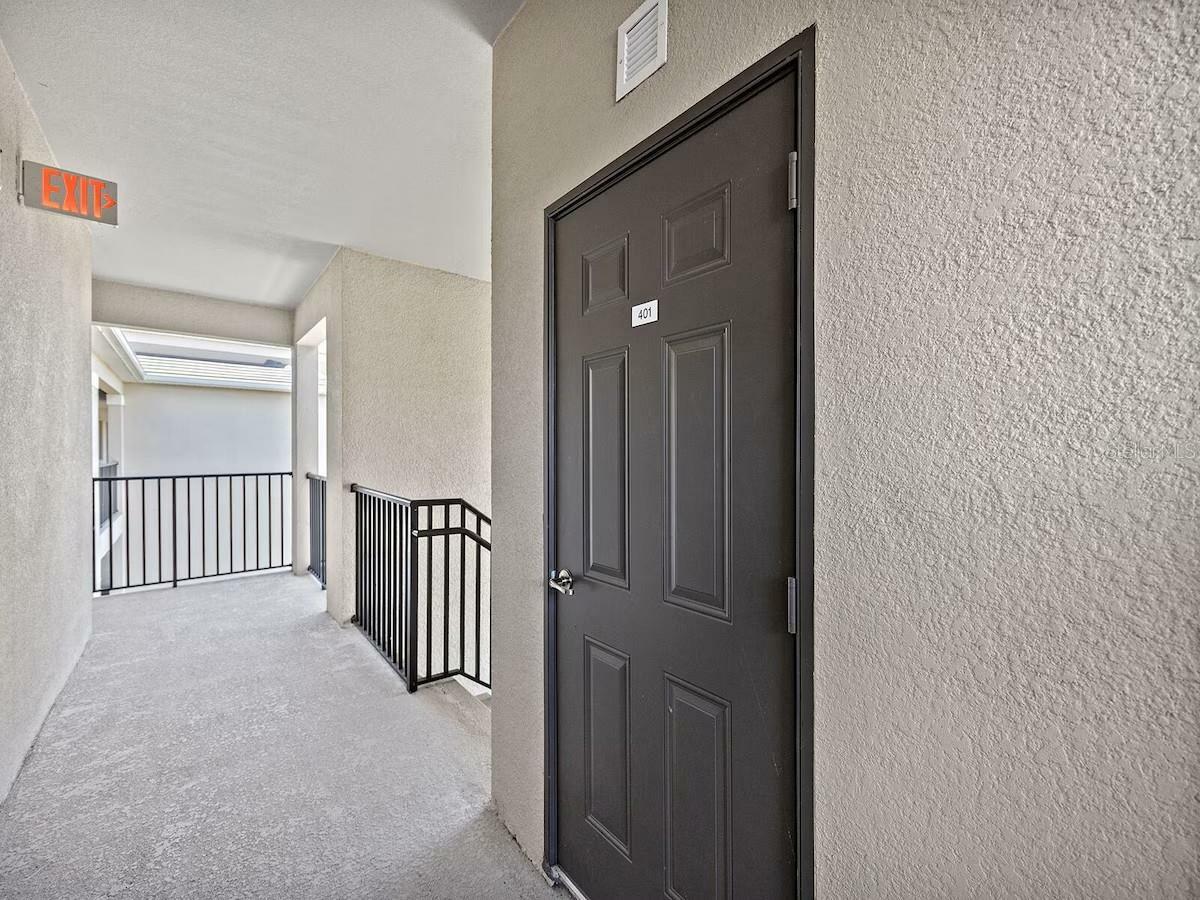 Property Photo: 17902 Gawthrop Drive 401 FL 34211