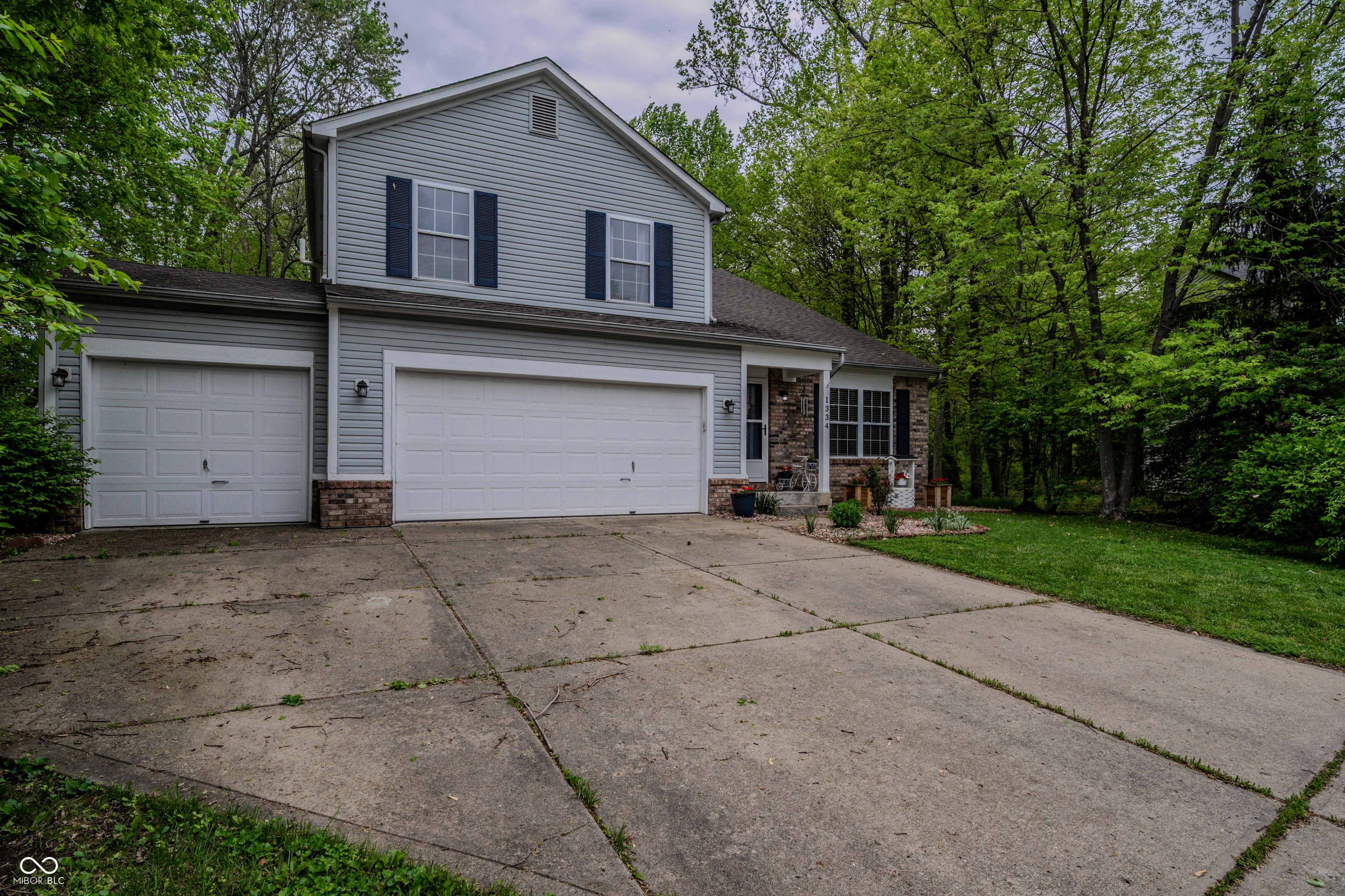 Property Photo: 1334 Legacy Court IN 46234