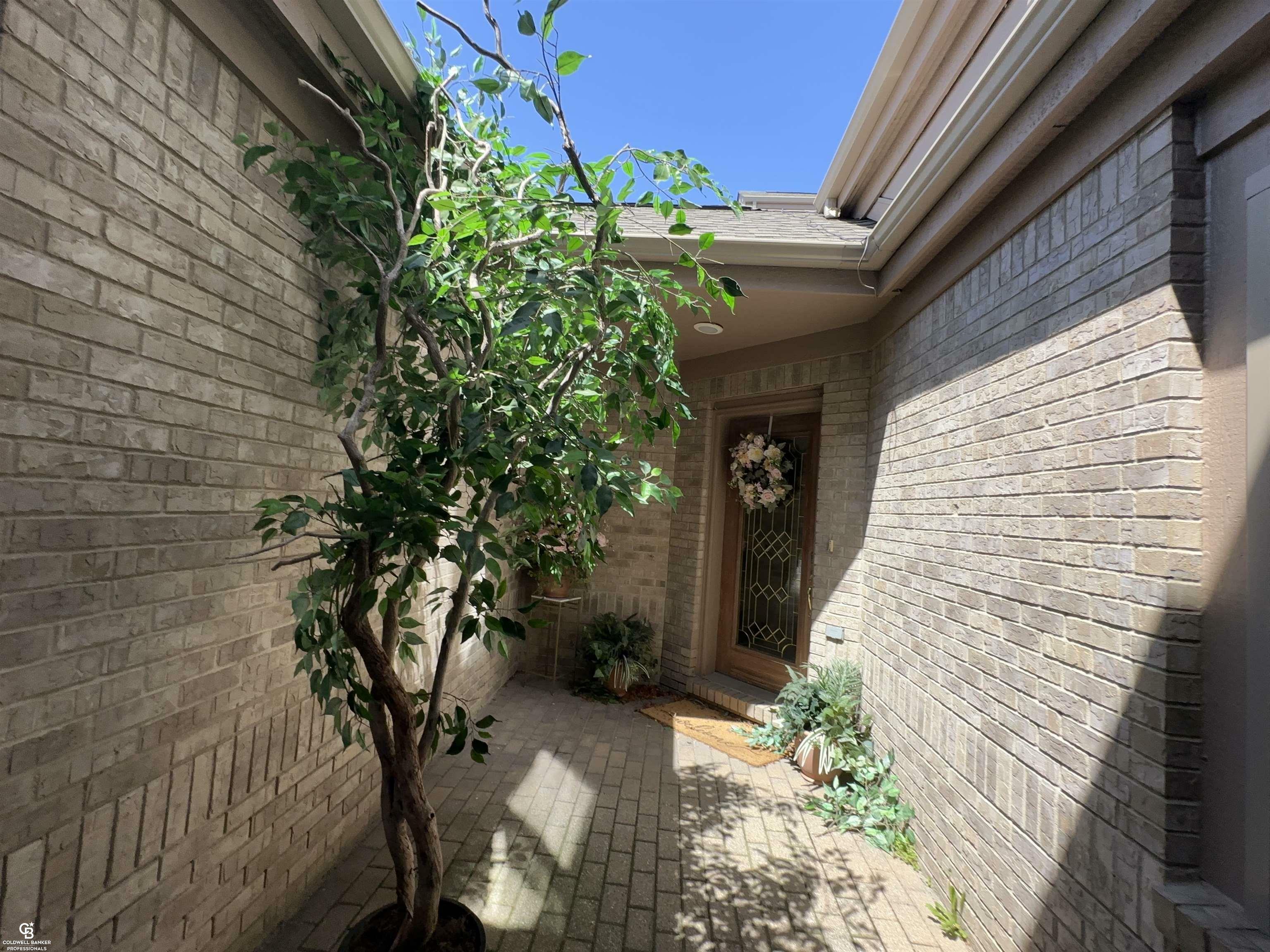 Property Photo: 26140 Harbour Pointe Dr S Drive MI 48045-3298