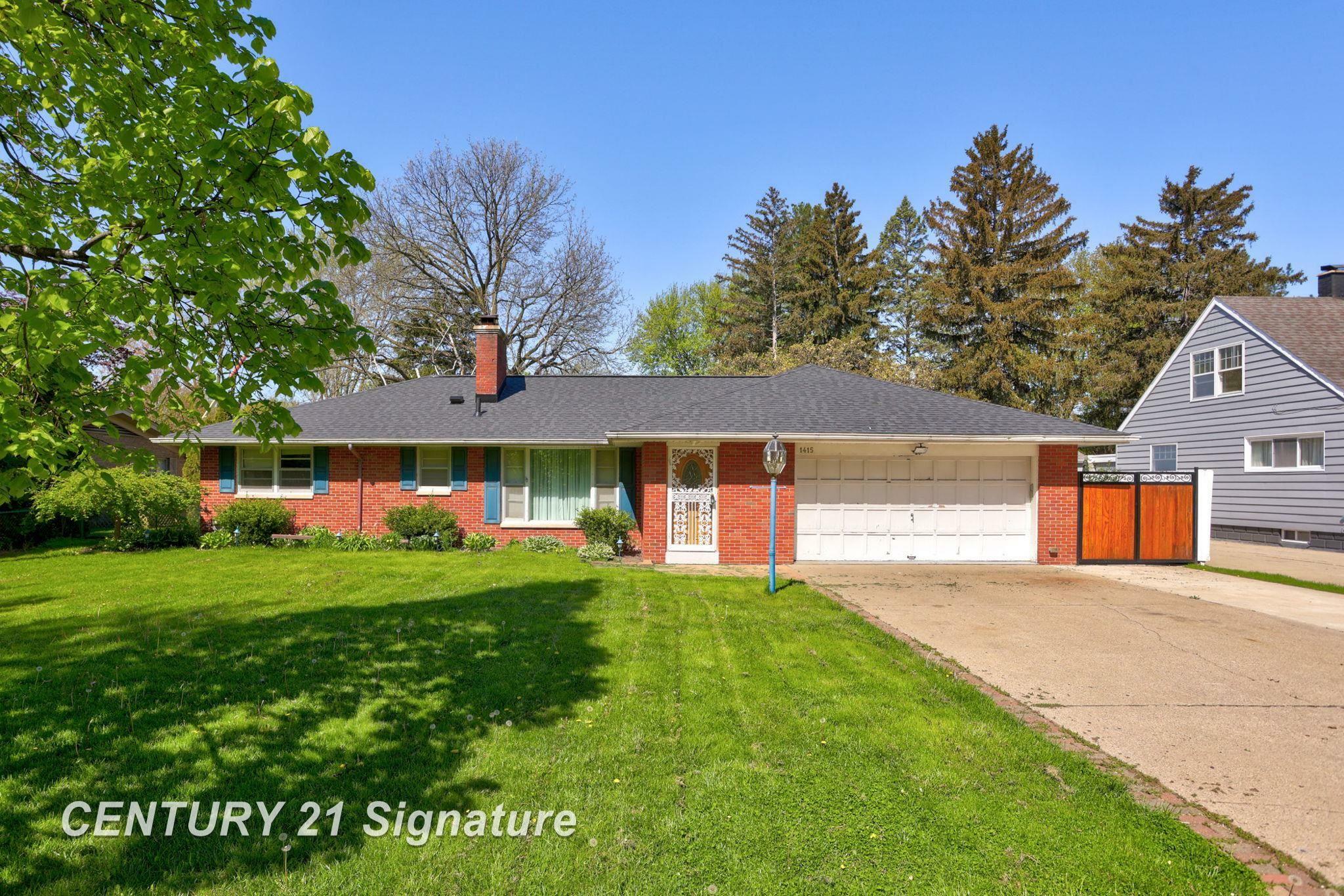 Property Photo:  1415 Coolidge Avenue  MI 48638 