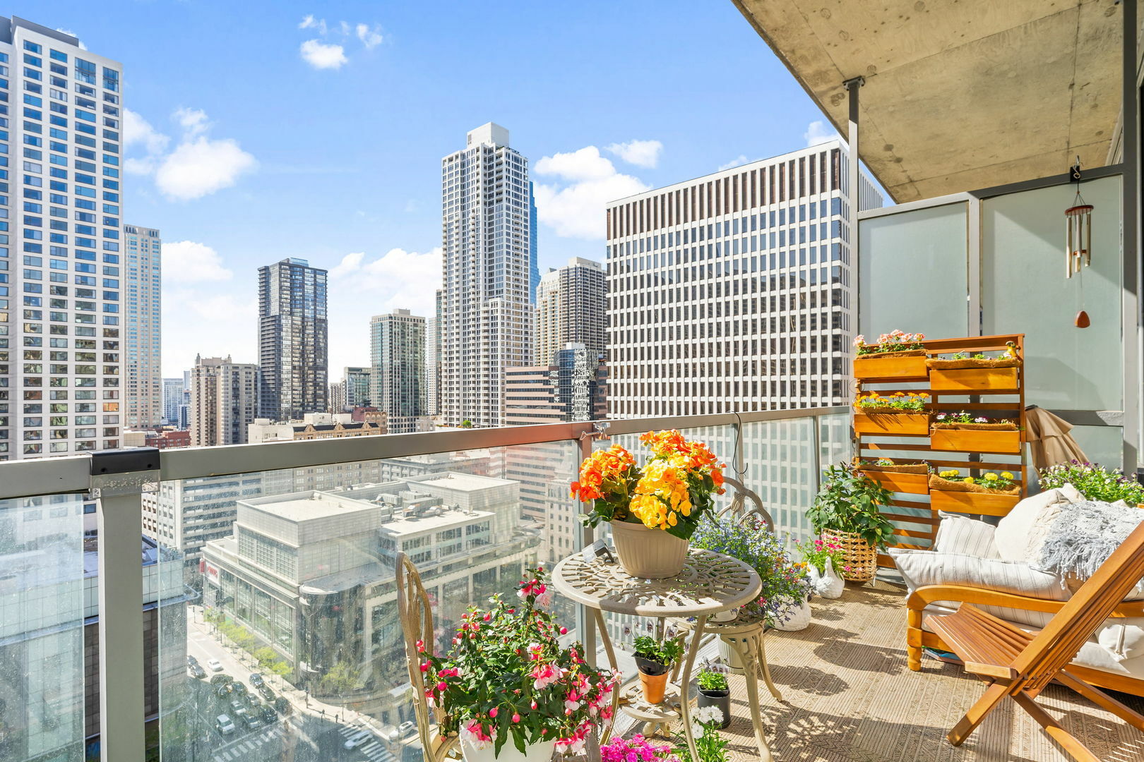 Property Photo: 550 N Saint Clair Street 1904 IL 60611