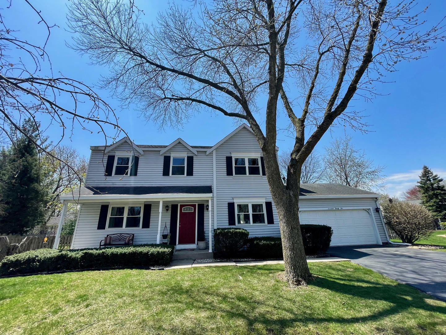 Property Photo: 1725 Drake Court IL 60565