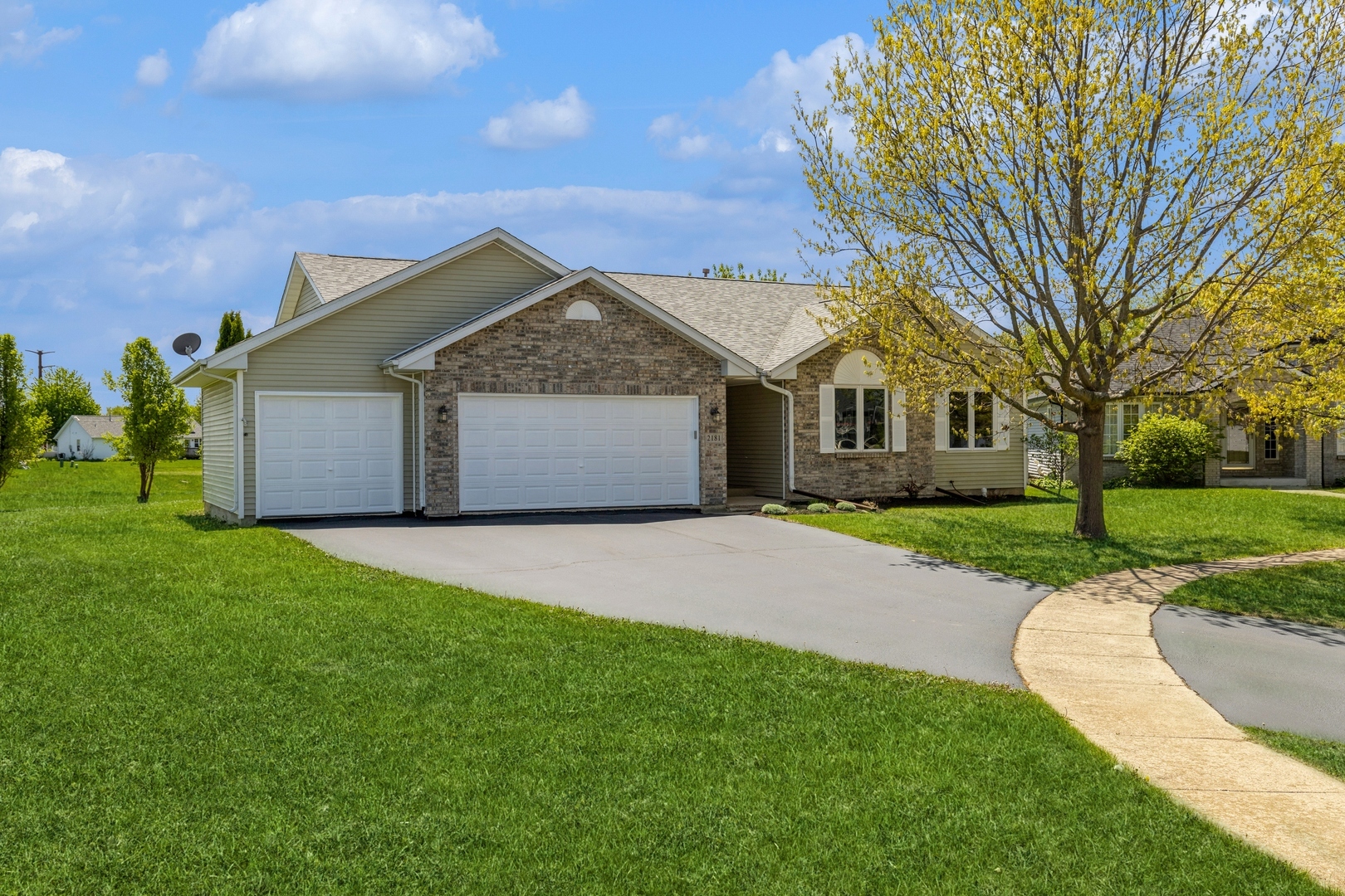 Property Photo: 2181 Burnett Drive IL 61008