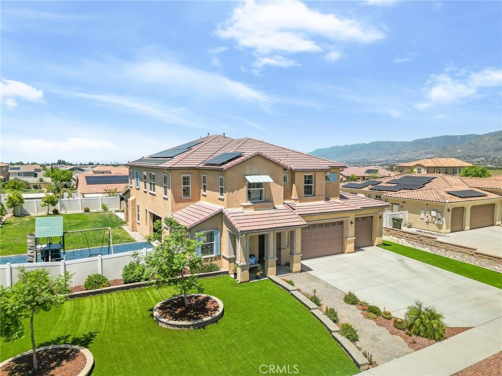 Property Photo: 1691 Amie Court CA 92374