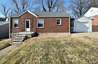 115 Lemay Gardens  St Louis MO 63125 photo
