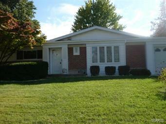 Property Photo: 44 Queensbrook Pl MO 63132