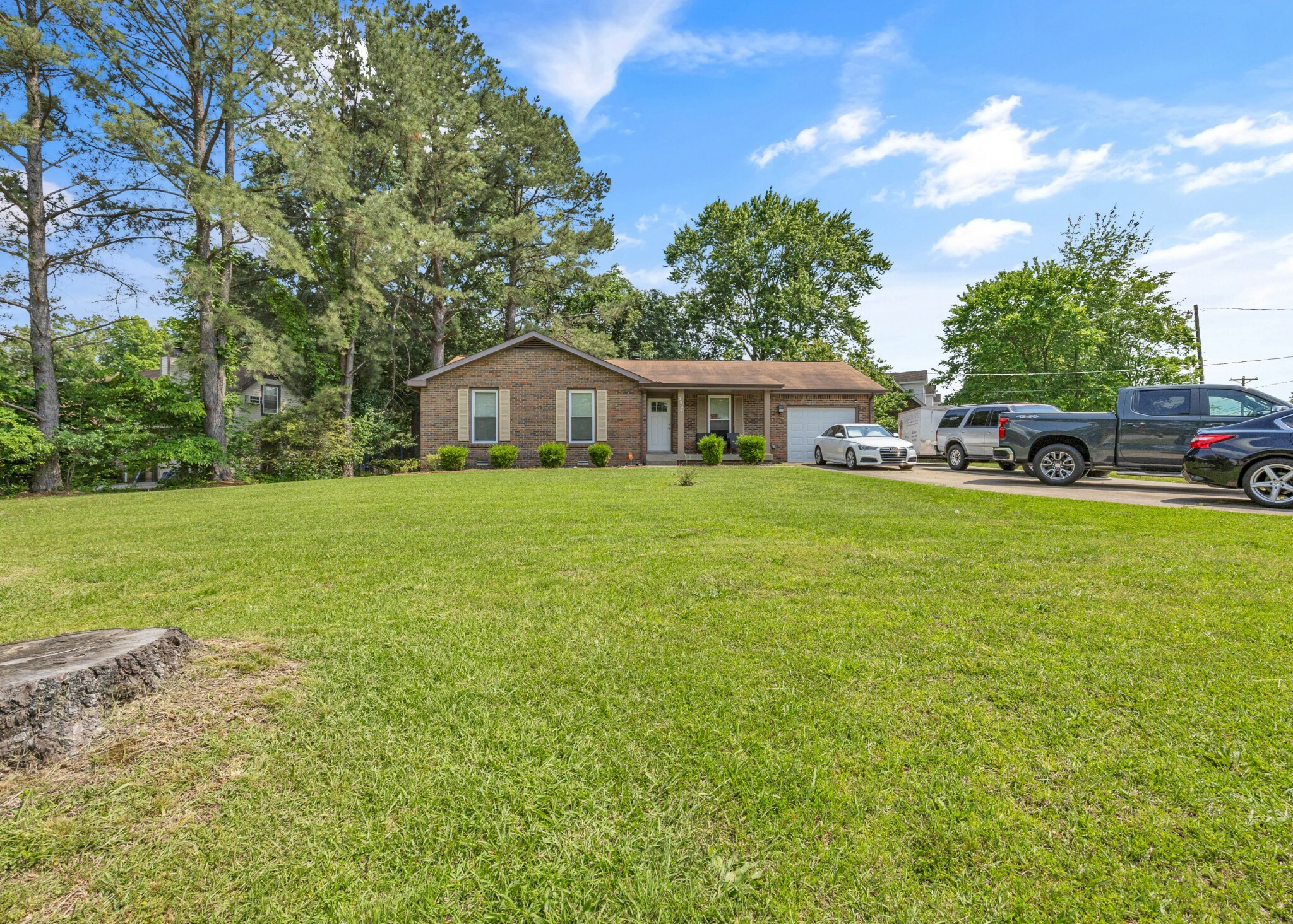 Property Photo: 923 Dominion Dr TN 37042