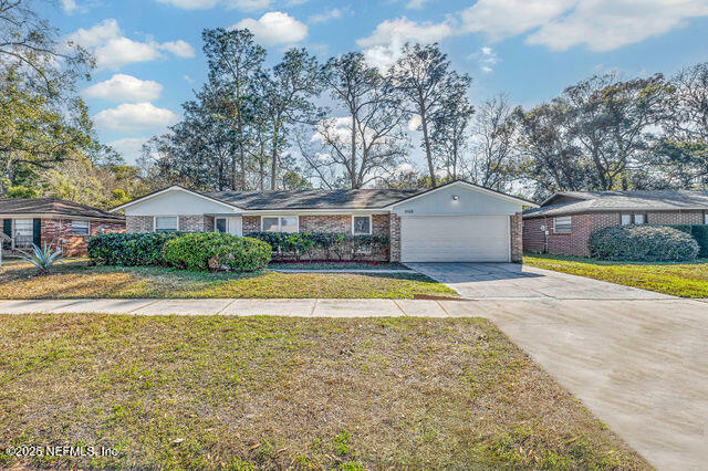Property Photo: 5528 Lofty Pines Circle S FL 32210