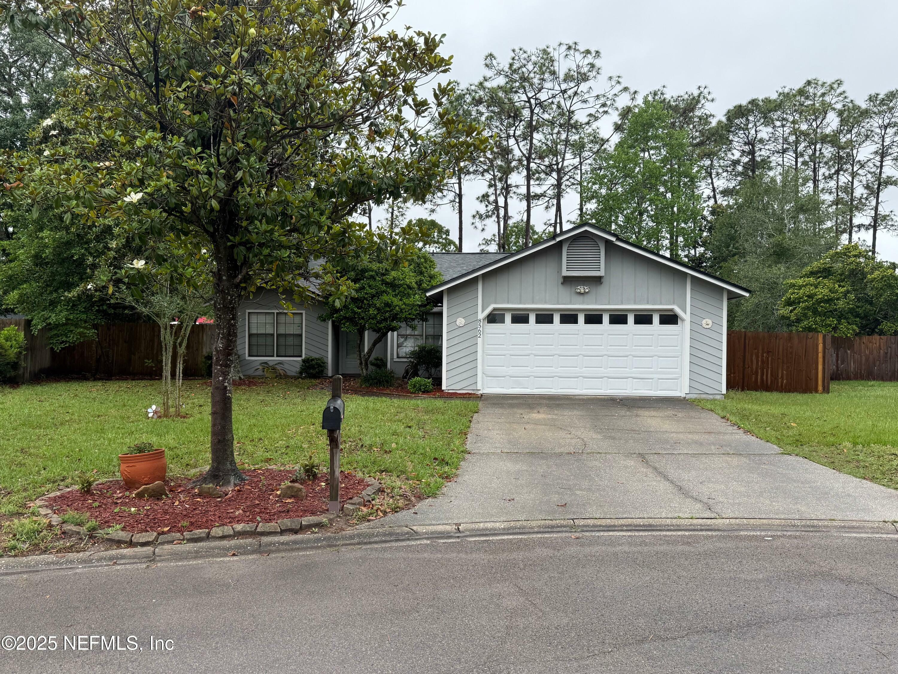 Property Photo: 8562 Echoridge Court FL 32244