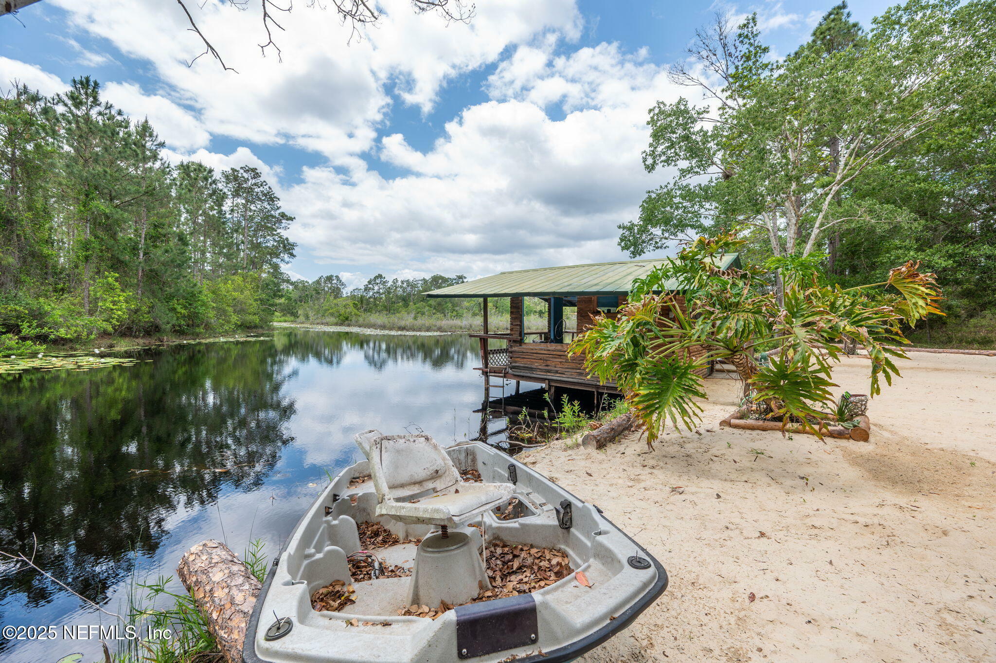 Property Photo: 133 Seminole Trail FL 32139