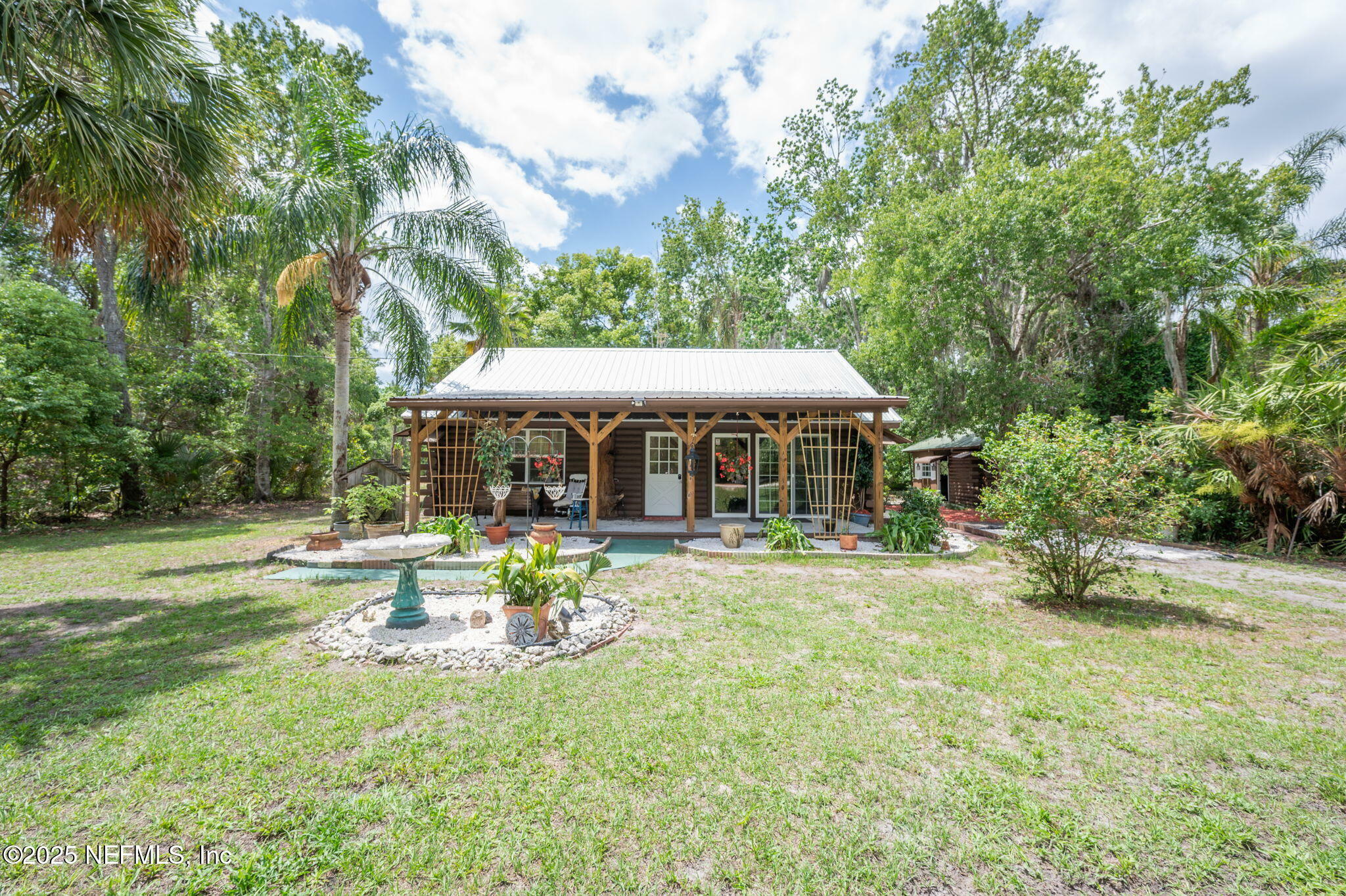 Property Photo: 133 Seminole Trail FL 32139