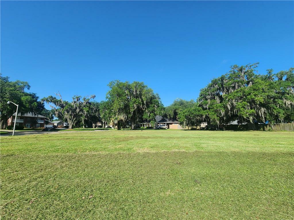 Property Photo:  140 Regina Court  LA 70037 