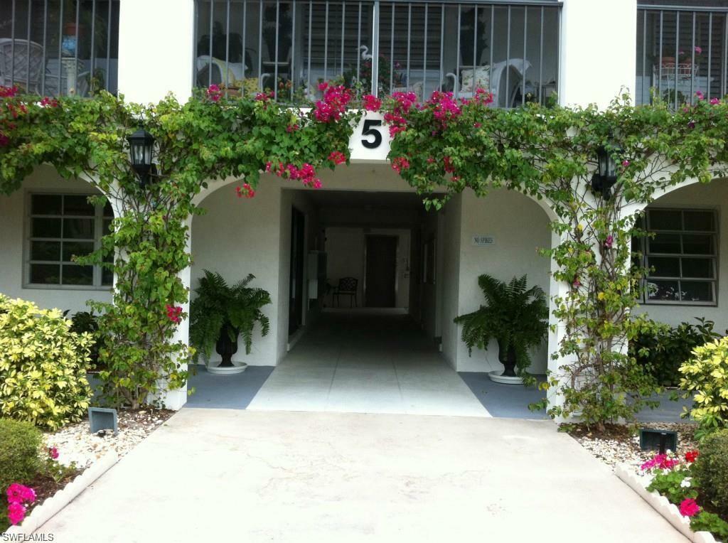Property Photo: 5 High Point Cir W 303 FL 34103