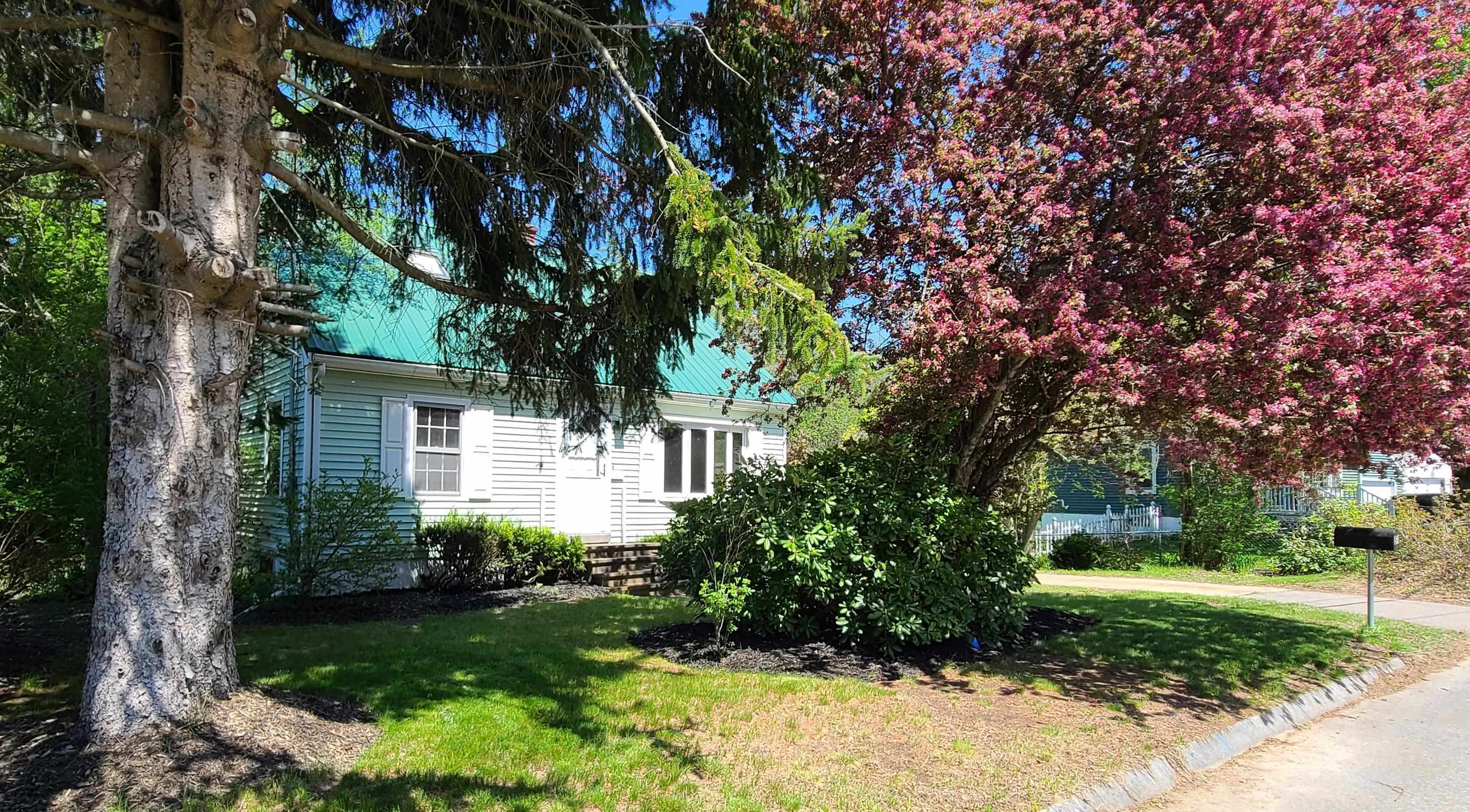 Property Photo: 51 Applevale Drive NH 03820
