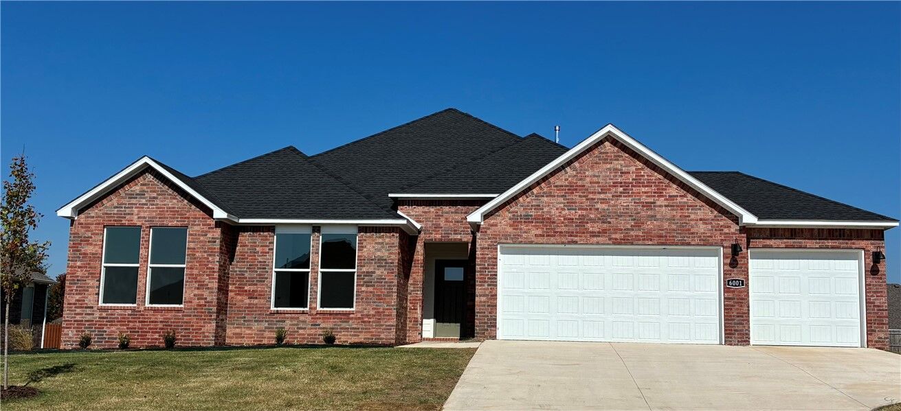 Property Photo:  6001 E Sugarloaf Street  AR 72761 